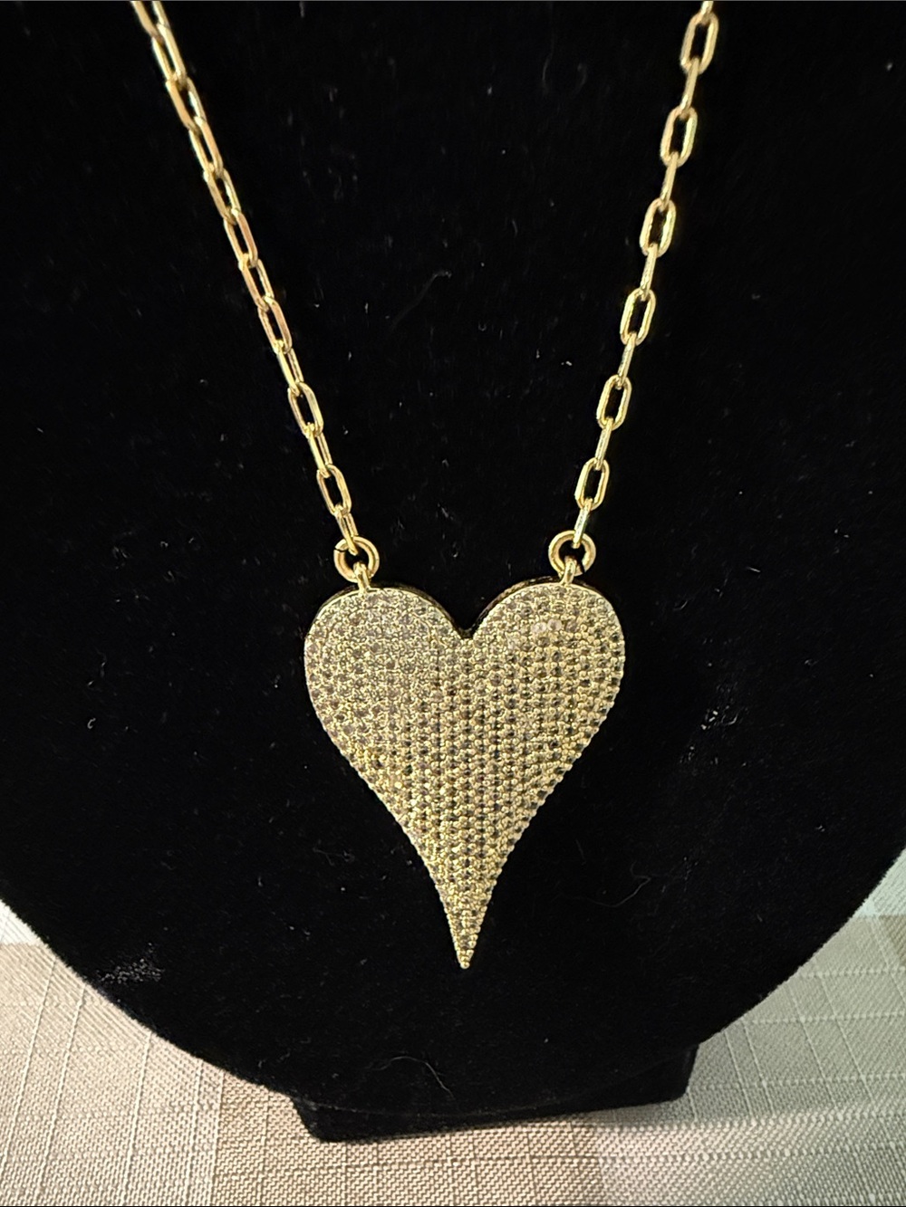Gold Heart Pendant Necklace - Elegant Women's Jewelry - Picture 2 of 2